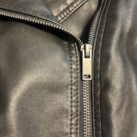 ❤️Leather jacket❤️ - Picture 3 of 4